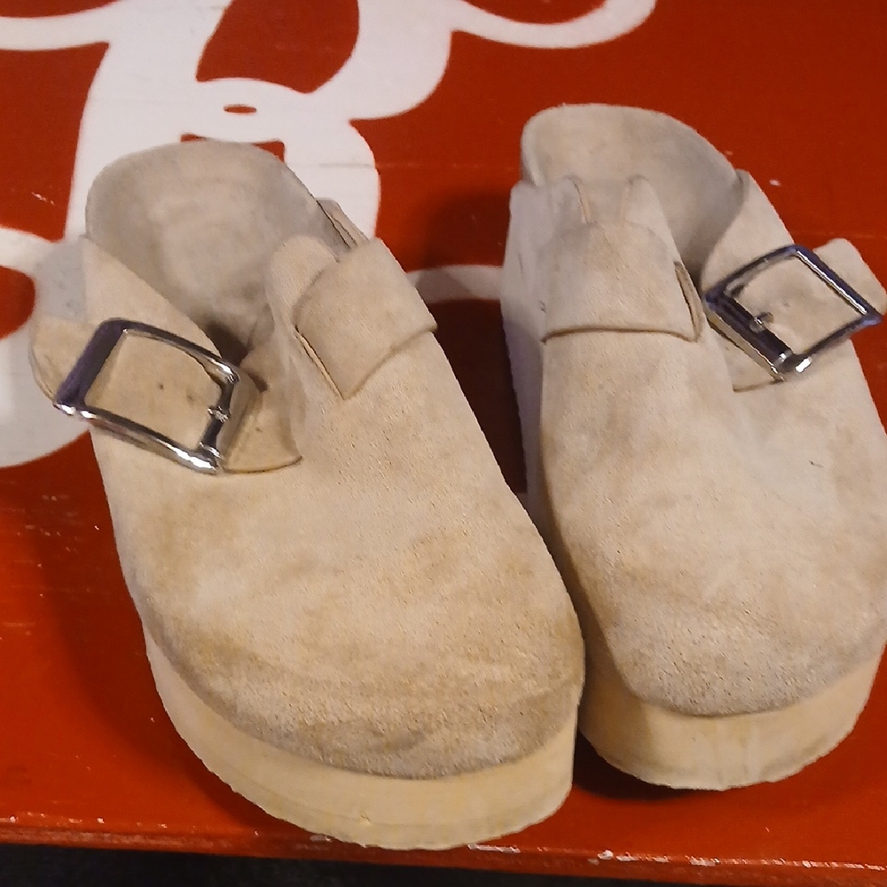 Womens Size 8 Madden Girl Clogs